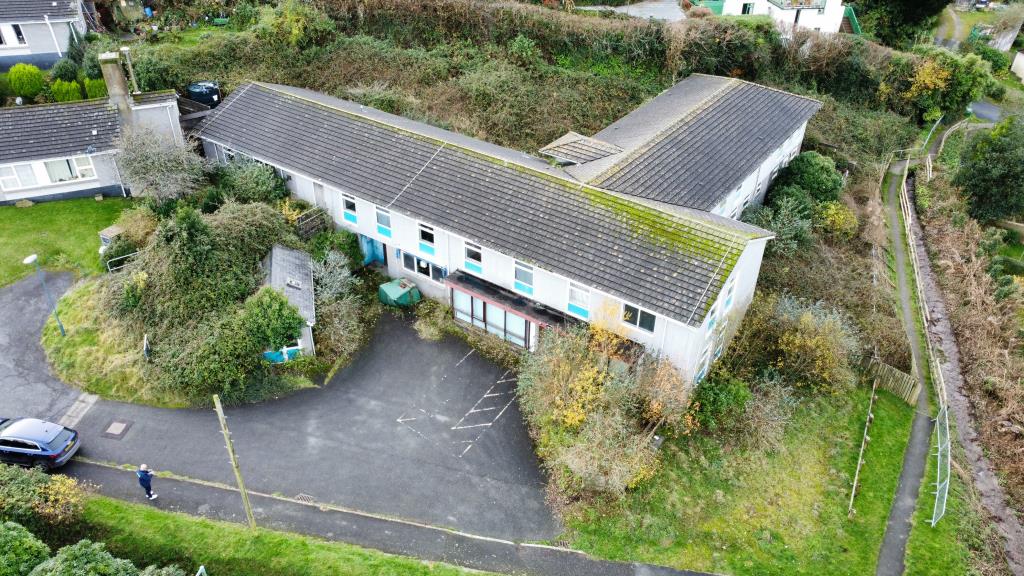 Lot: 17 - EX-RETIREMENT COMPLEX WITH APPROVED PLANNING PERMISSION - Drone picture of the site